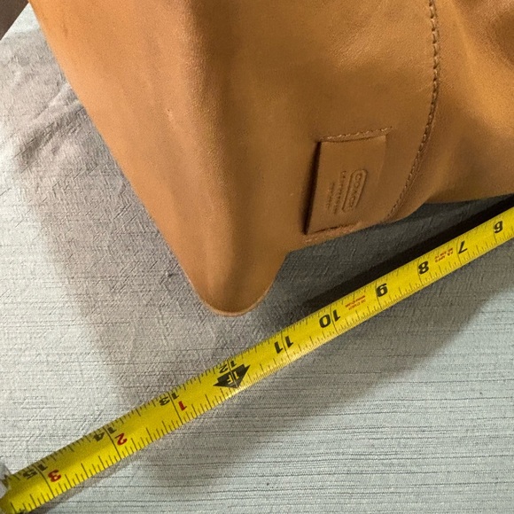Coach Tan Hampton 5098 Leather Tote Bag - Picture 15 of 16